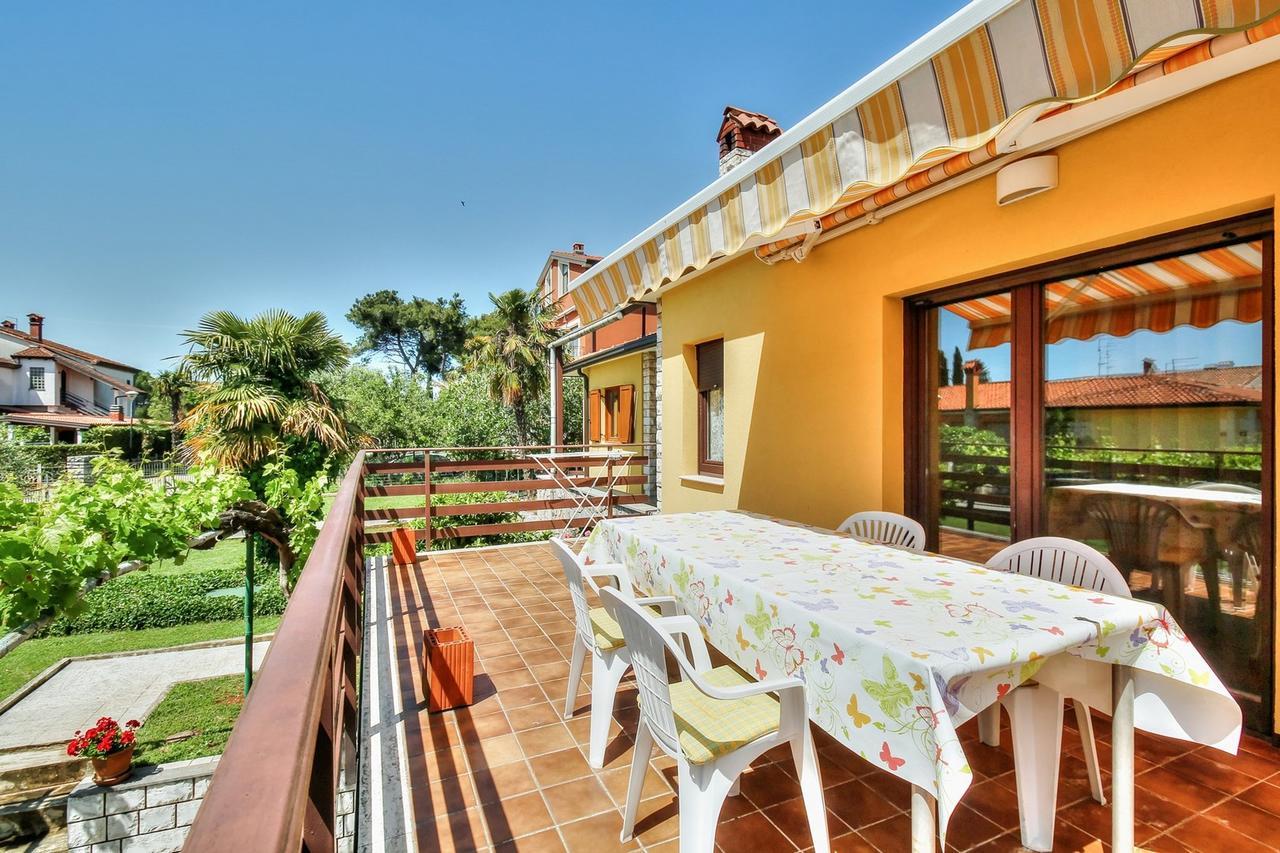 Lovric House With Apartments Umag Exterior photo