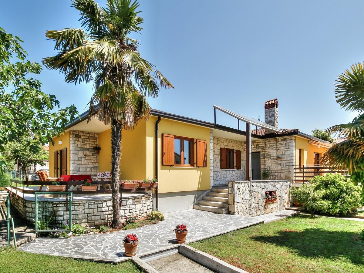 Lovric House With Apartments Umag Exterior photo