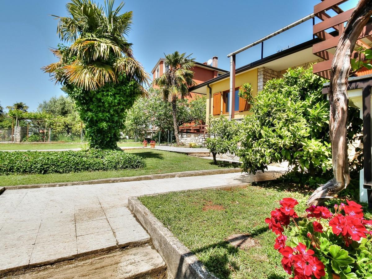 Lovric House With Apartments Umag Exterior photo