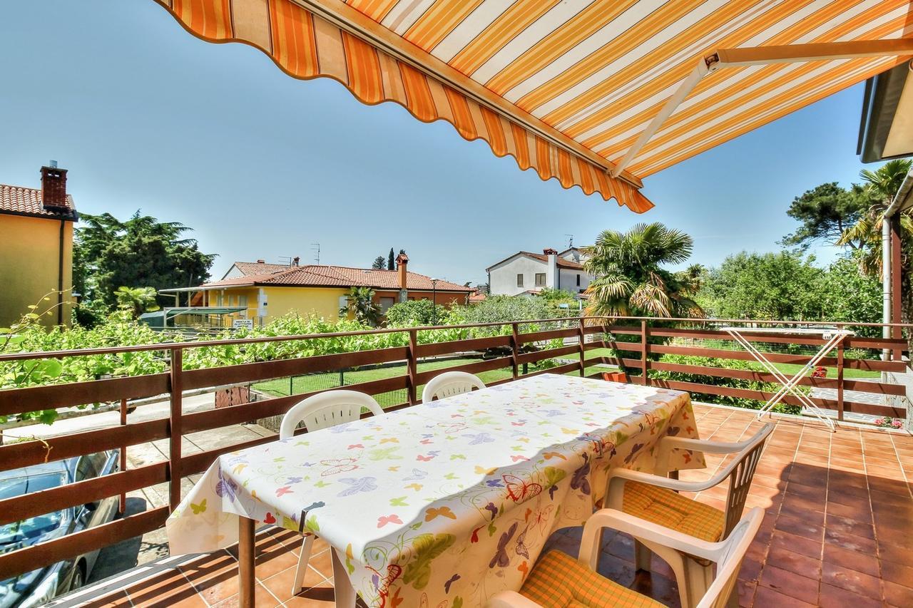 Lovric House With Apartments Umag Exterior photo
