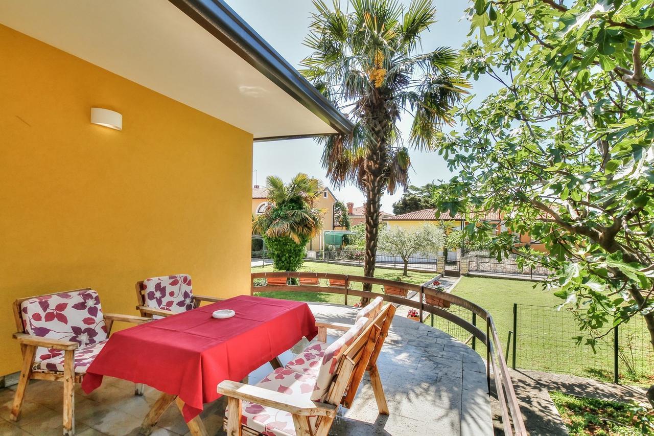 Lovric House With Apartments Umag Exterior photo